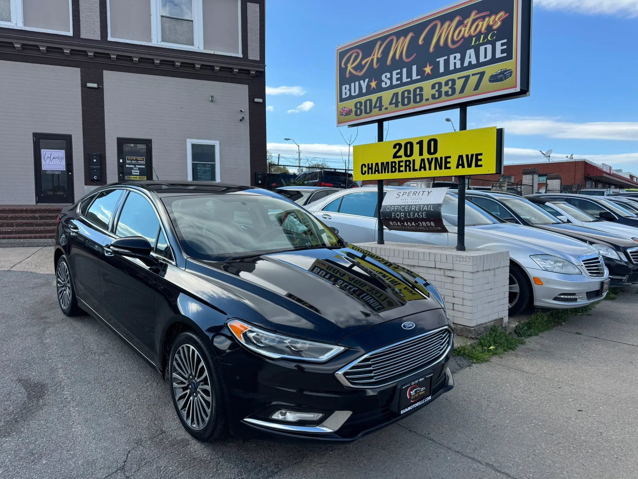 Used 2017 Ford Fusion SE w/ Fusion SE Technology Package image 1