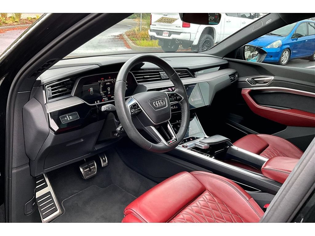 Used 2024 Audi SQ8 e-tron Premium Plus w/ Black Optic Package AWD/4WD image 14