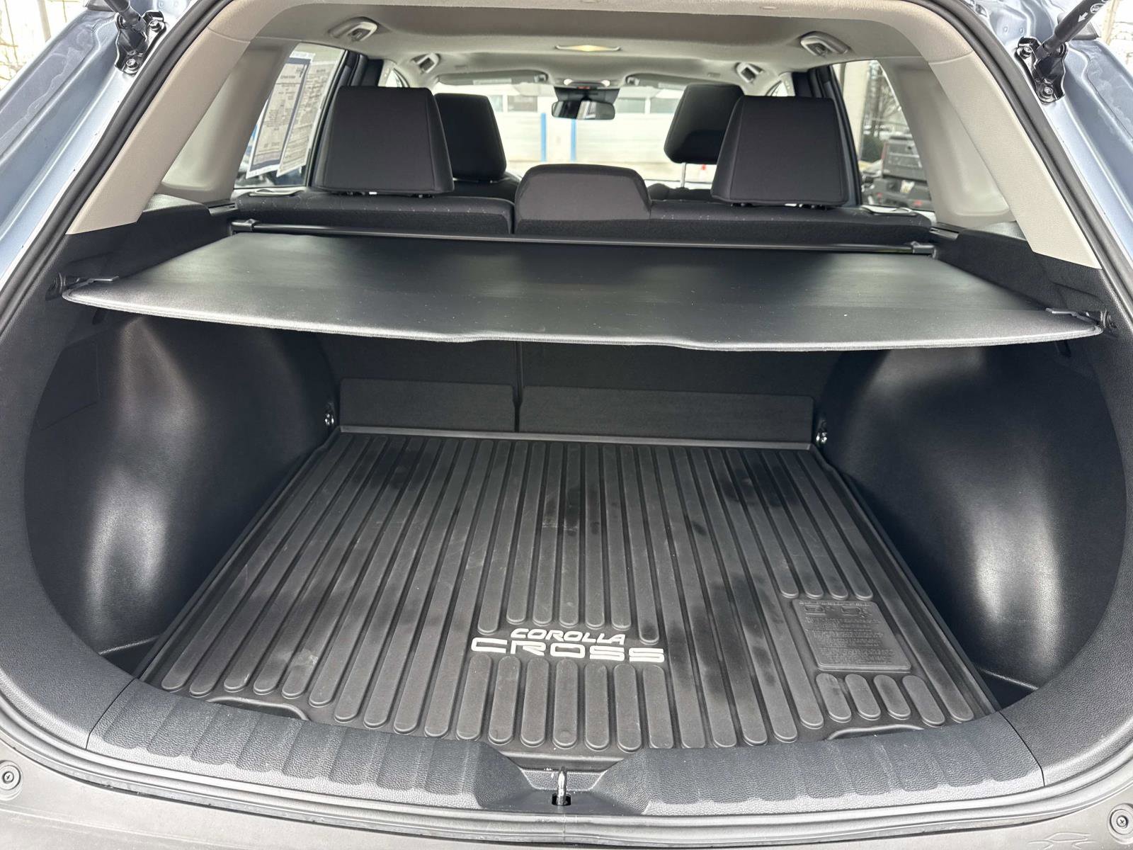 Used 2025 Toyota Corolla Cross LE w/ Moonroof Package image 16