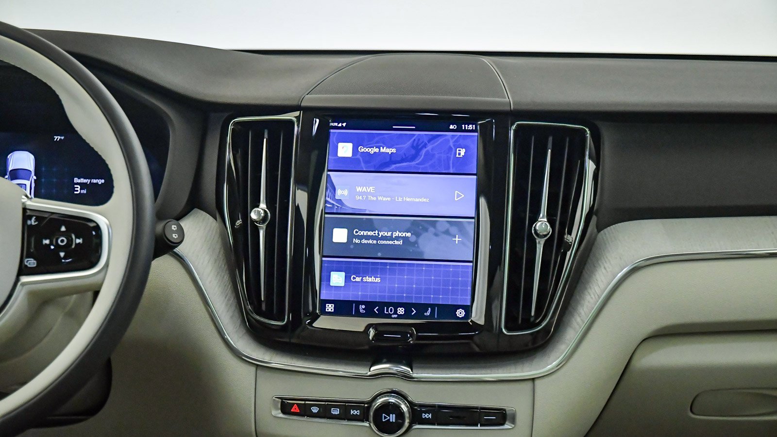 Certified 2025 Volvo XC60 T8 Plus w/ Protection Package Premier image 14