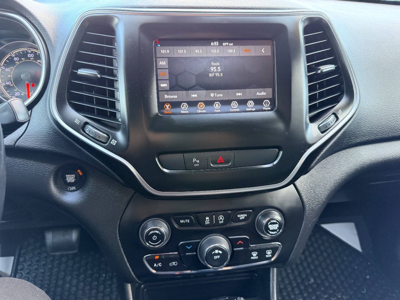 Used 2020 Jeep Cherokee Latitude Plus AWD/4WD image 34