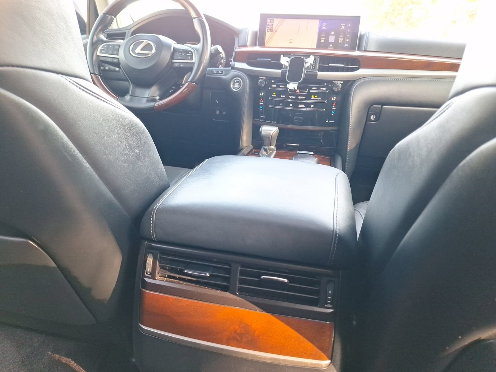 Used 2021 Lexus LX 570 4WD w/ Luxury Package image 32