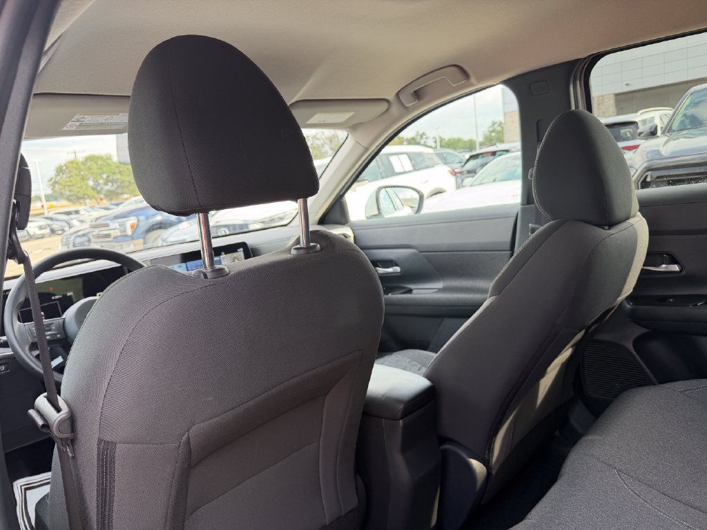 Used 2025 Nissan Kicks SV w/ Illumination Package FWD image 24