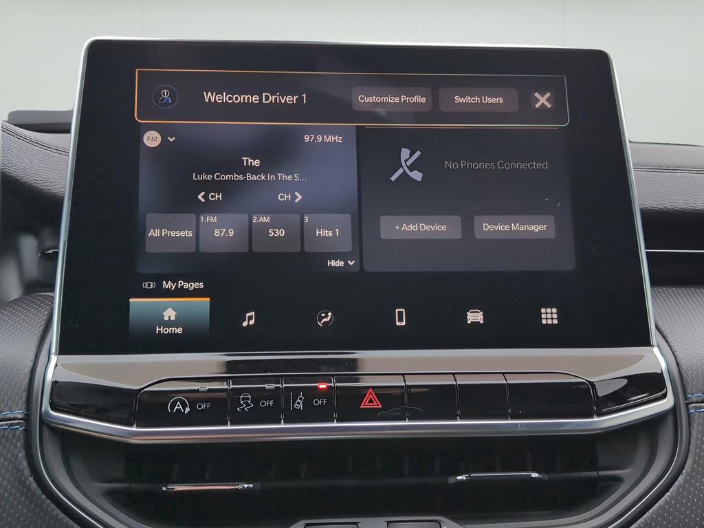 New 2025 Jeep Compass Latitude w/ Sun & Sound Group image 17