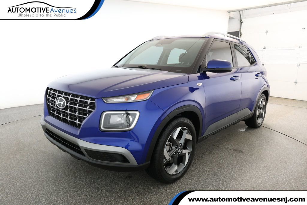 Used 2023 Hyundai Venue SEL w/ Cargo Package