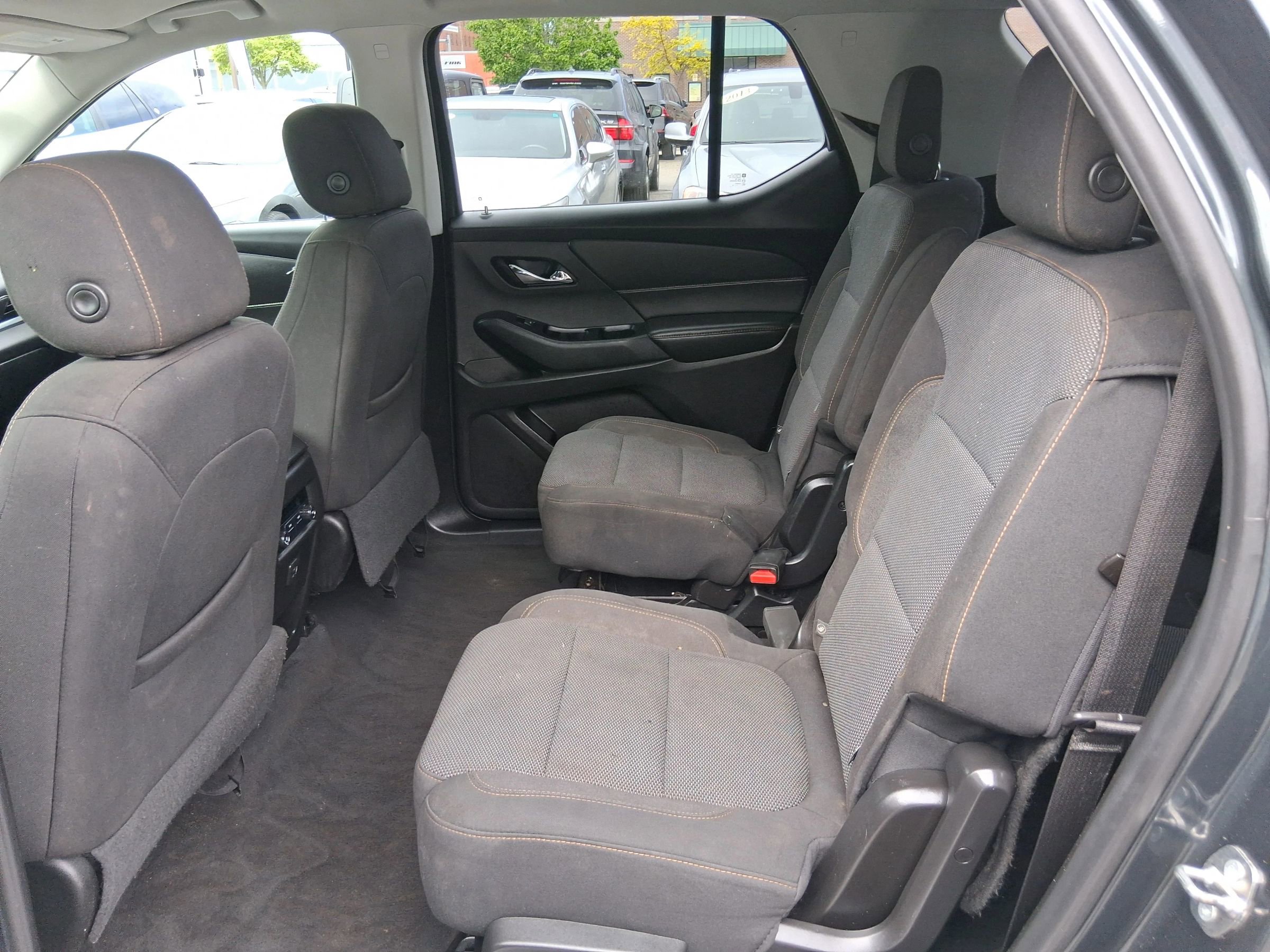Used 2018 Chevrolet Traverse LT FWD image 14