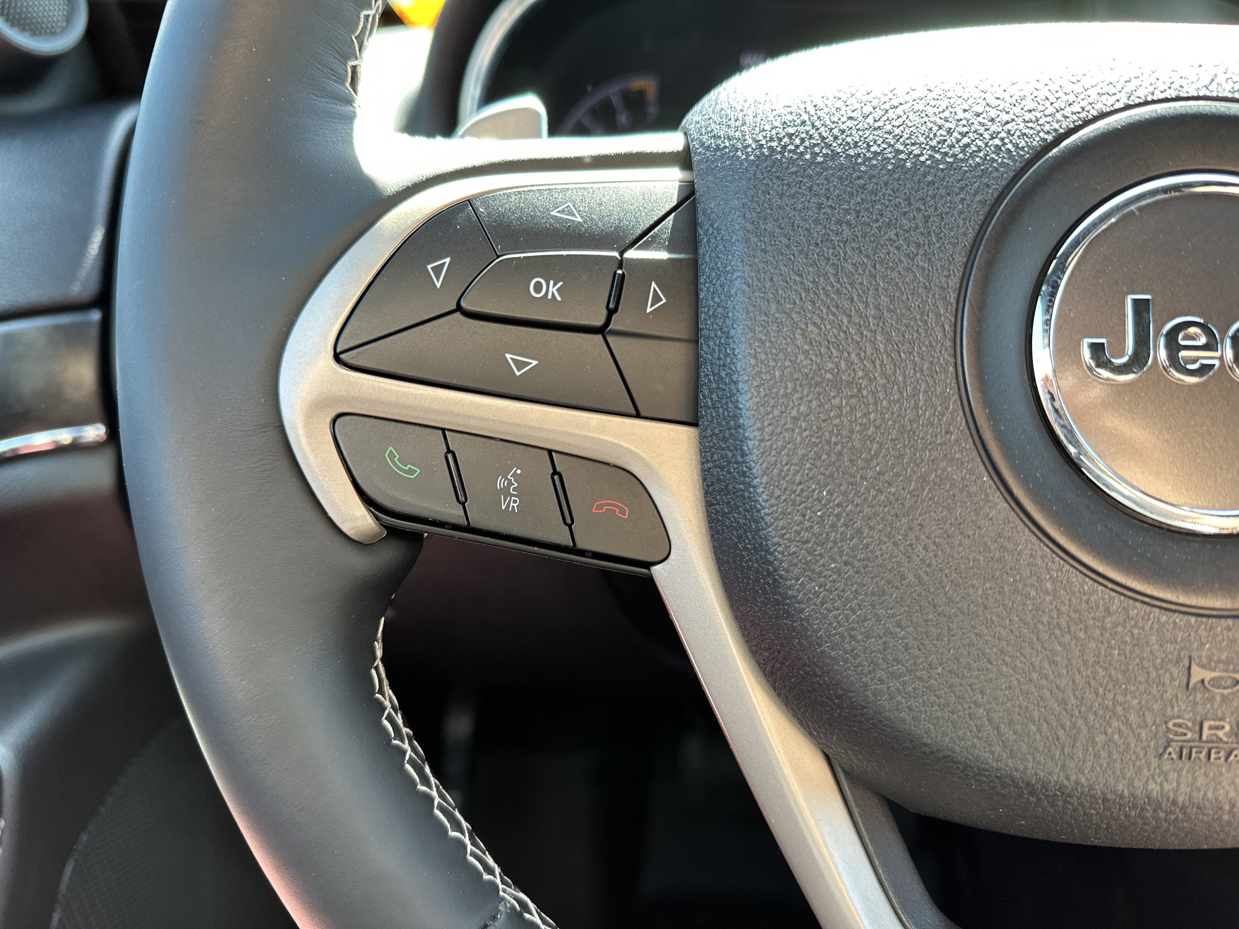 Used 2017 Jeep Grand Cherokee Limited image 19