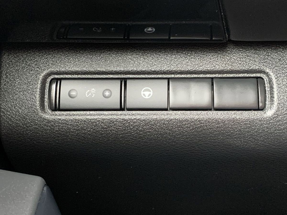 Used 2024 Nissan Pathfinder SV AWD/4WD image 16