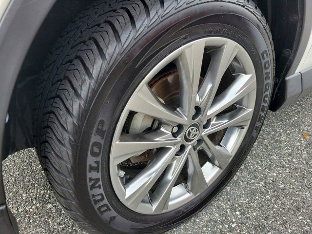 Used 2017 Toyota RAV4 Limited image 17