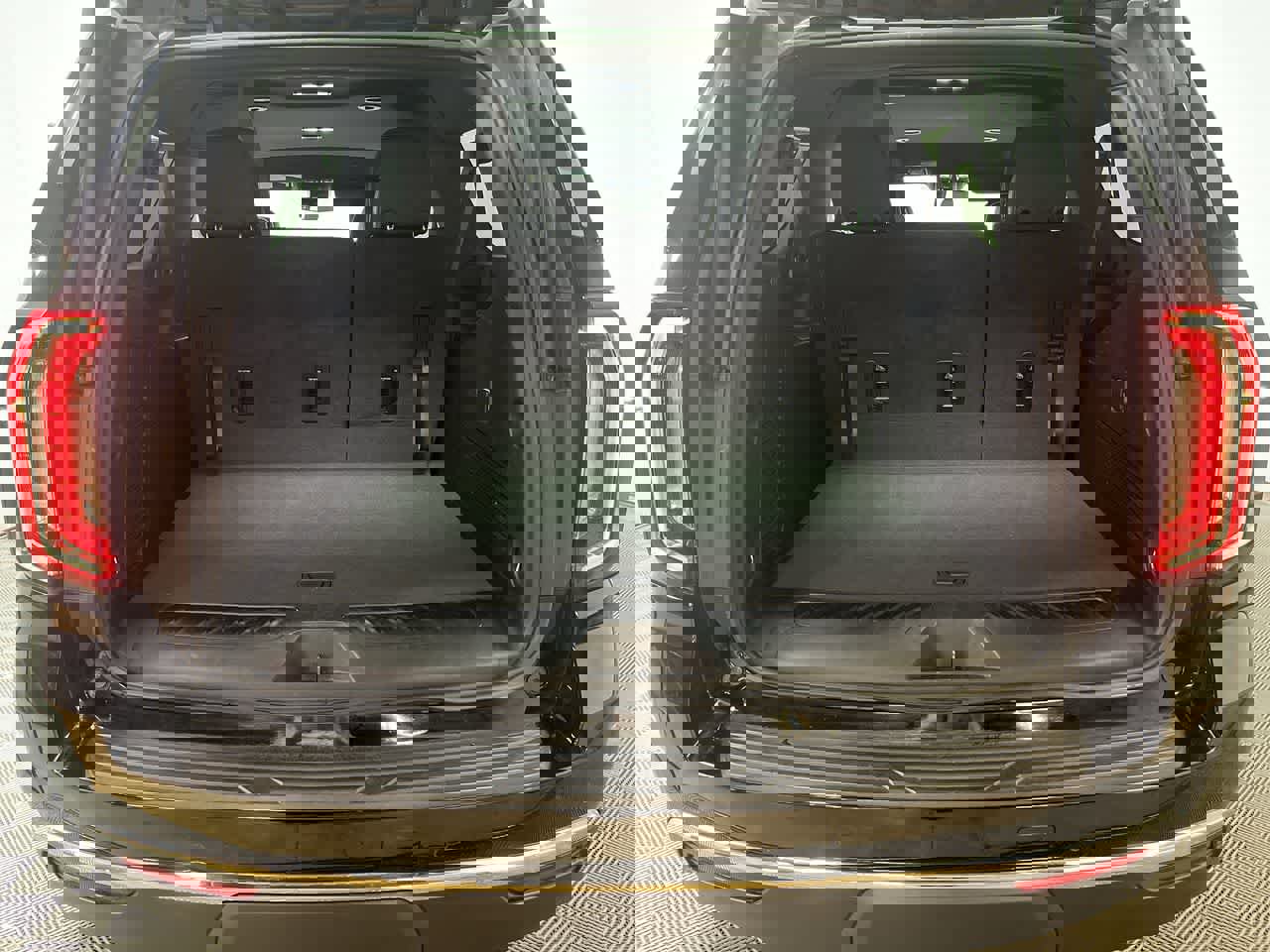 Used 2024 GMC Yukon XL SLT image 29