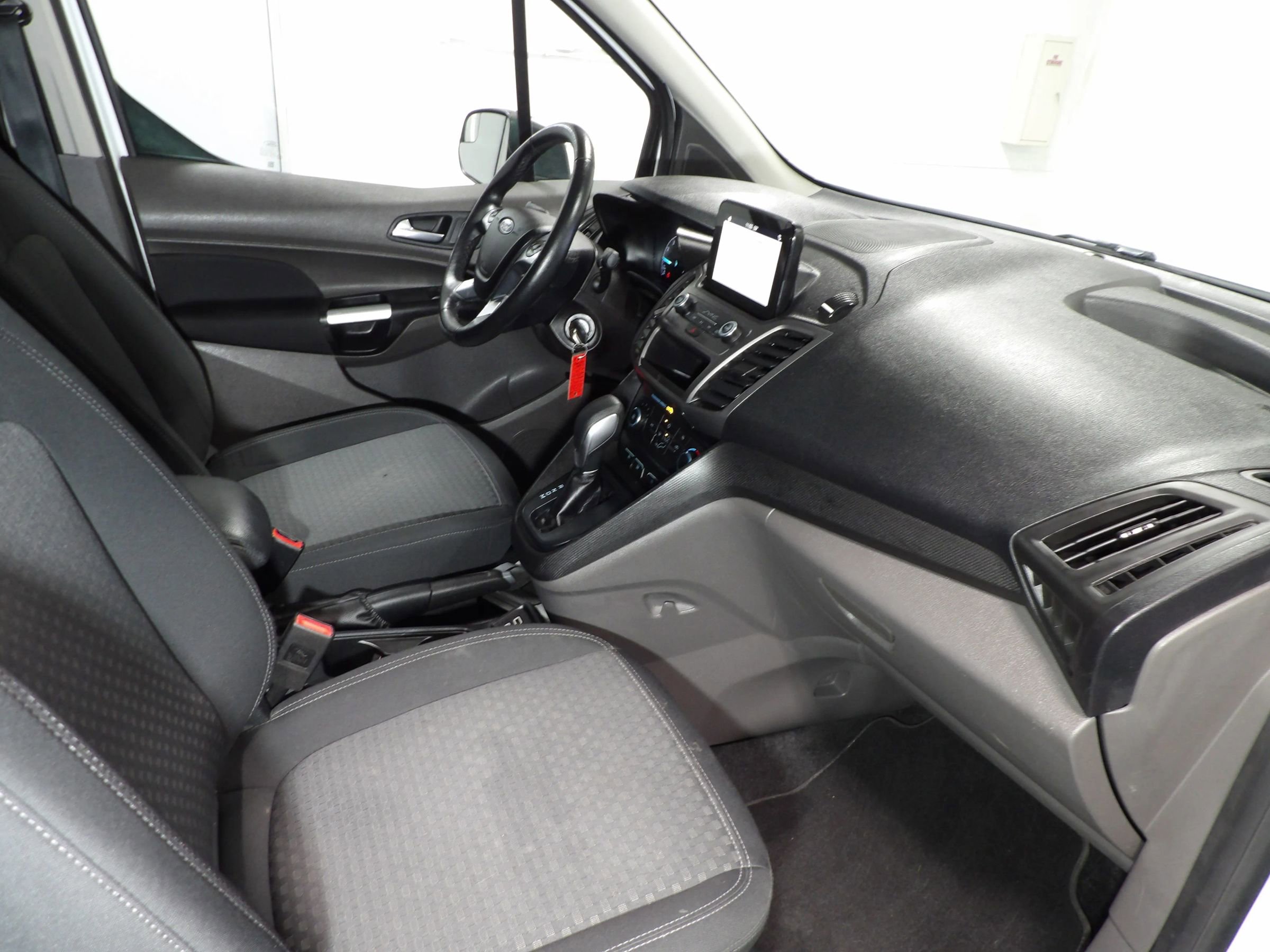 Used 2019 Ford Transit Connect XLT image 10