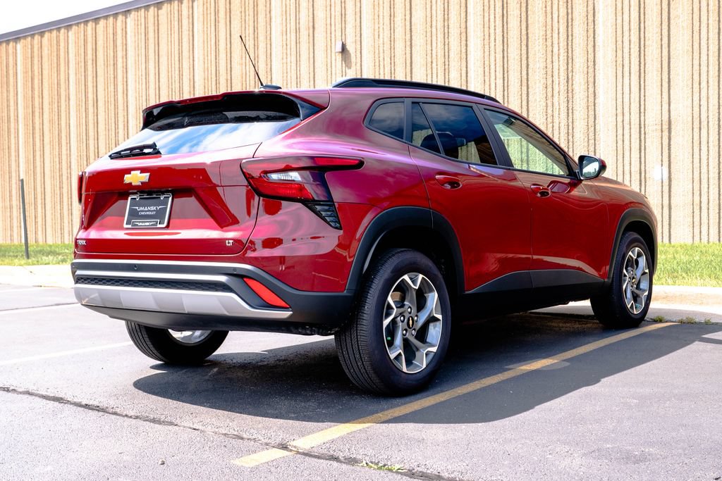 Certified 2025 Chevrolet Trax LT w/ Driver Confidence Package FWD image 9