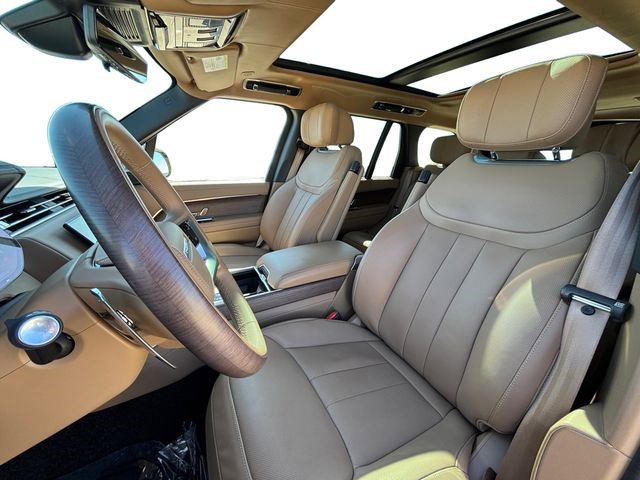 Used 2025 Land Rover Range Rover Autobiography image 11