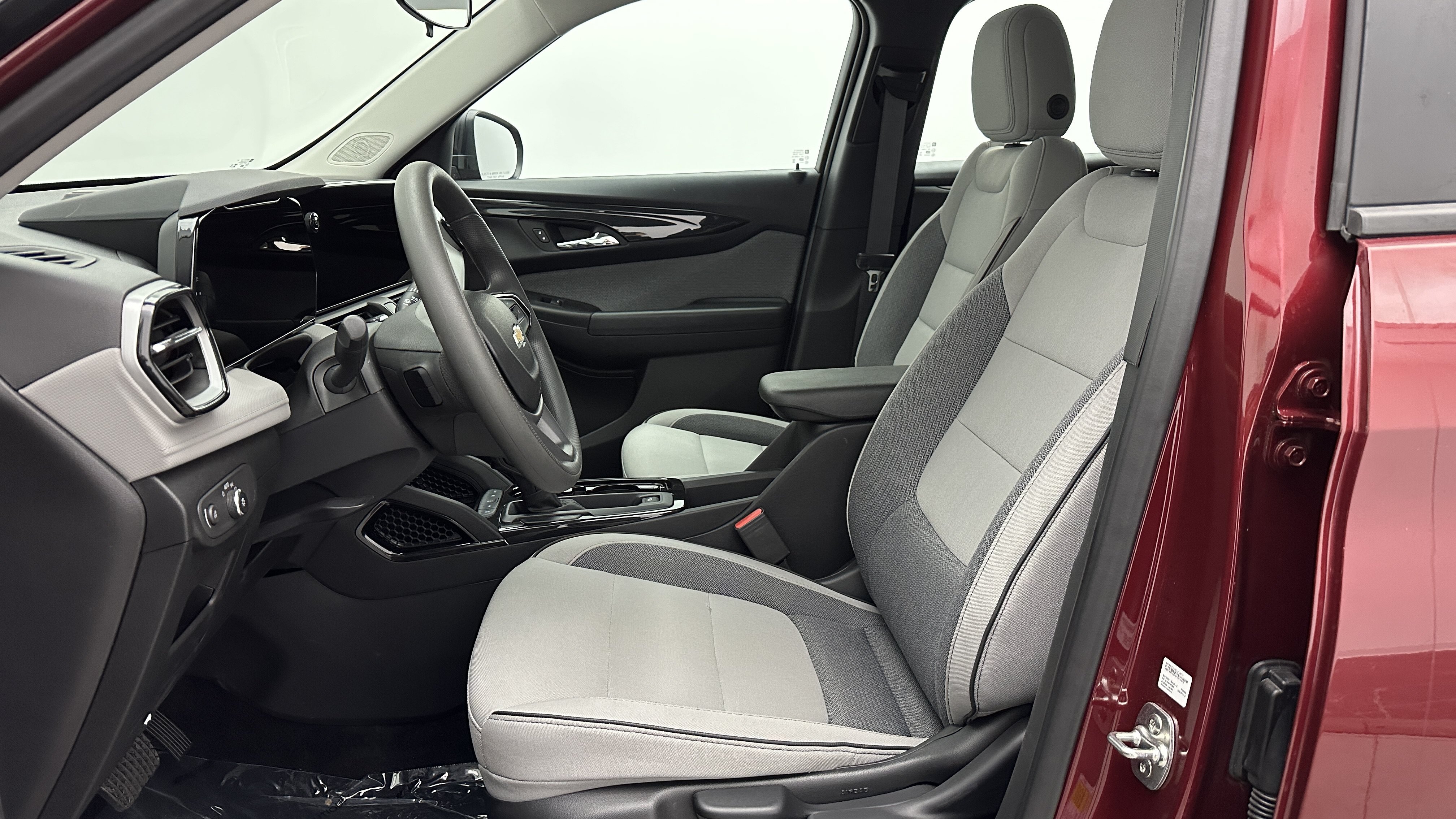 Used 2025 Chevrolet TrailBlazer LS AWD/4WD image 11