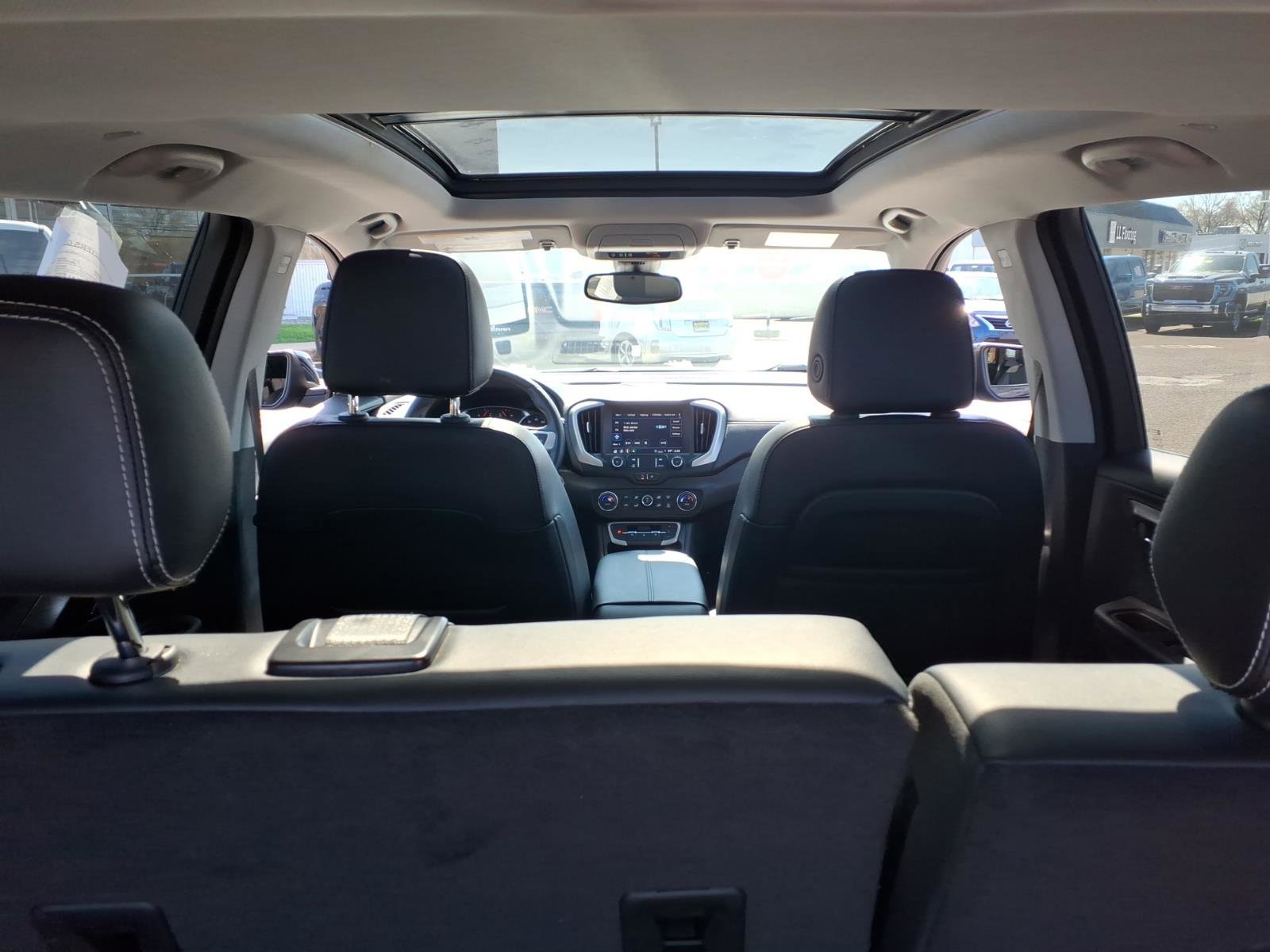 Certified 2023 GMC Terrain SLT w/ Infotainment Package II image 18