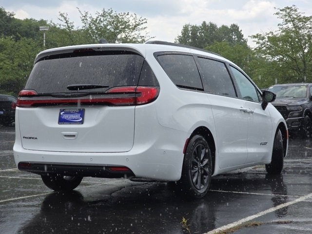 New 2025 Chrysler Pacifica Select w/ Fav Edition Package image 25