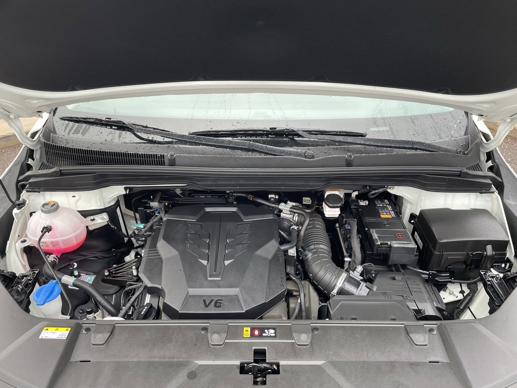 Used 2024 Kia Carnival LX image 10