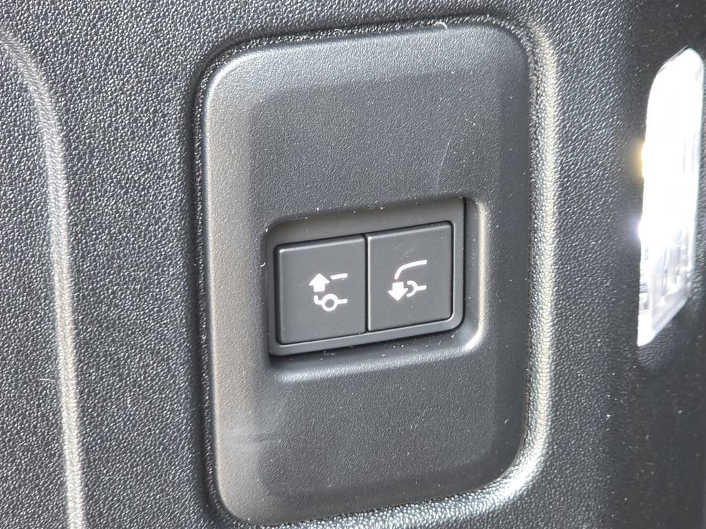 New 2026 Land Rover Defender 90 V8 AWD/4WD image 21