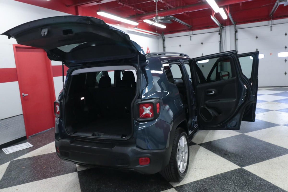 Used 2022 Jeep Renegade Latitude AWD/4WD image 25