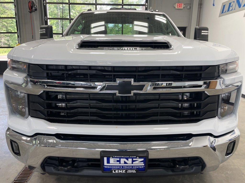 Used 2025 Chevrolet Silverado 2500 LT image 3