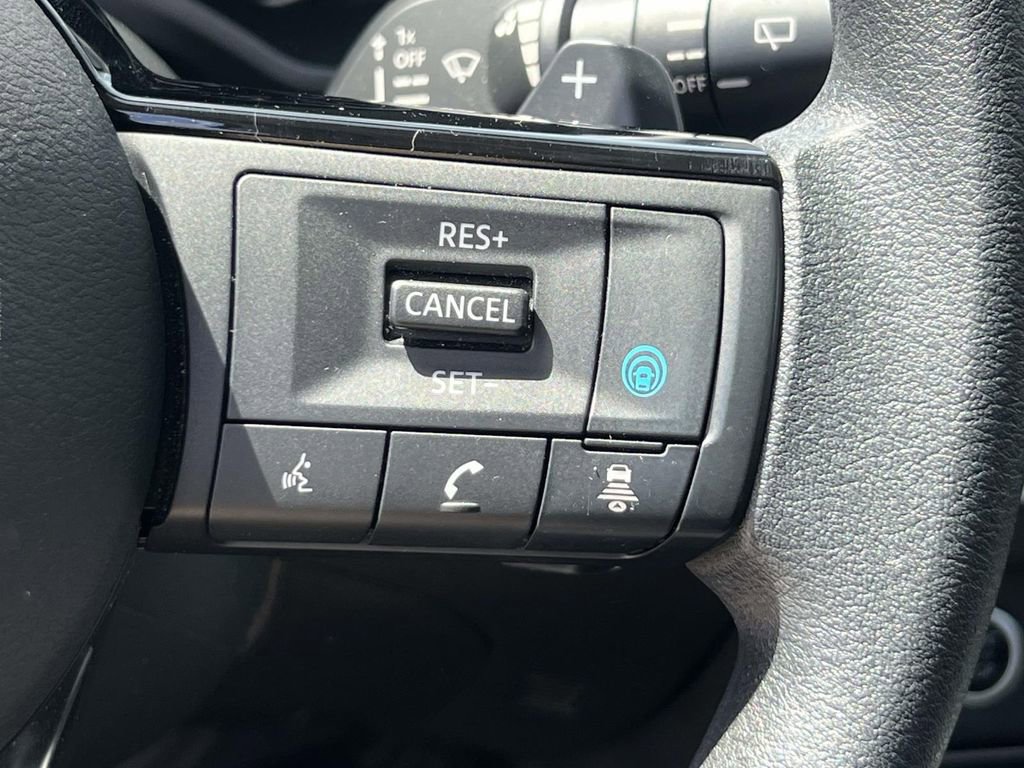 Used 2023 Nissan Rogue SV AWD/4WD image 22
