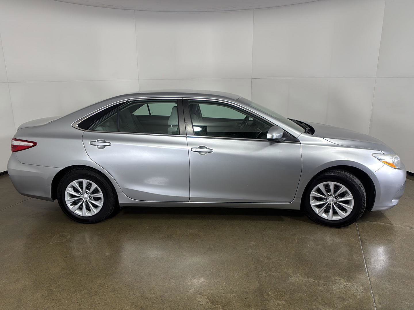 Used 2015 Toyota Camry LE FWD image 9