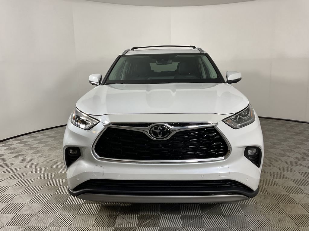 New 2026 Toyota Highlander Platinum image 2