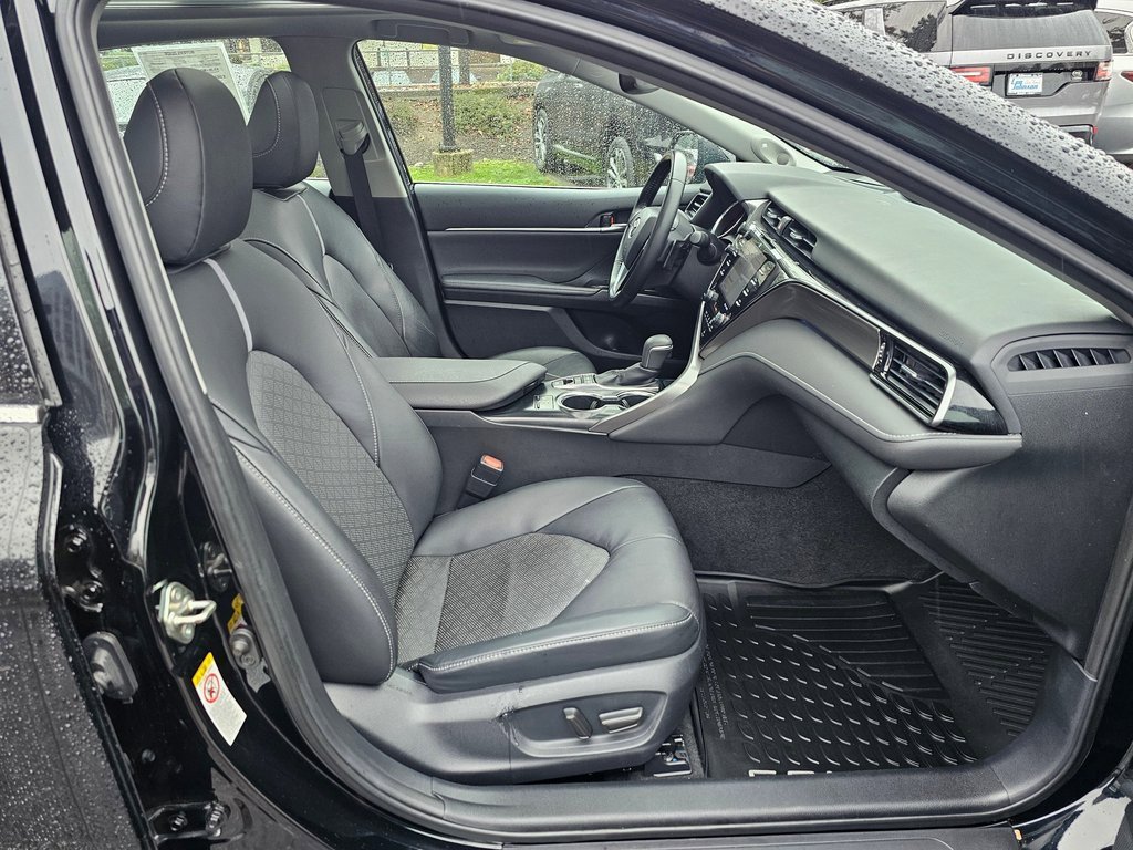 Used 2019 Toyota Camry XSE image 29