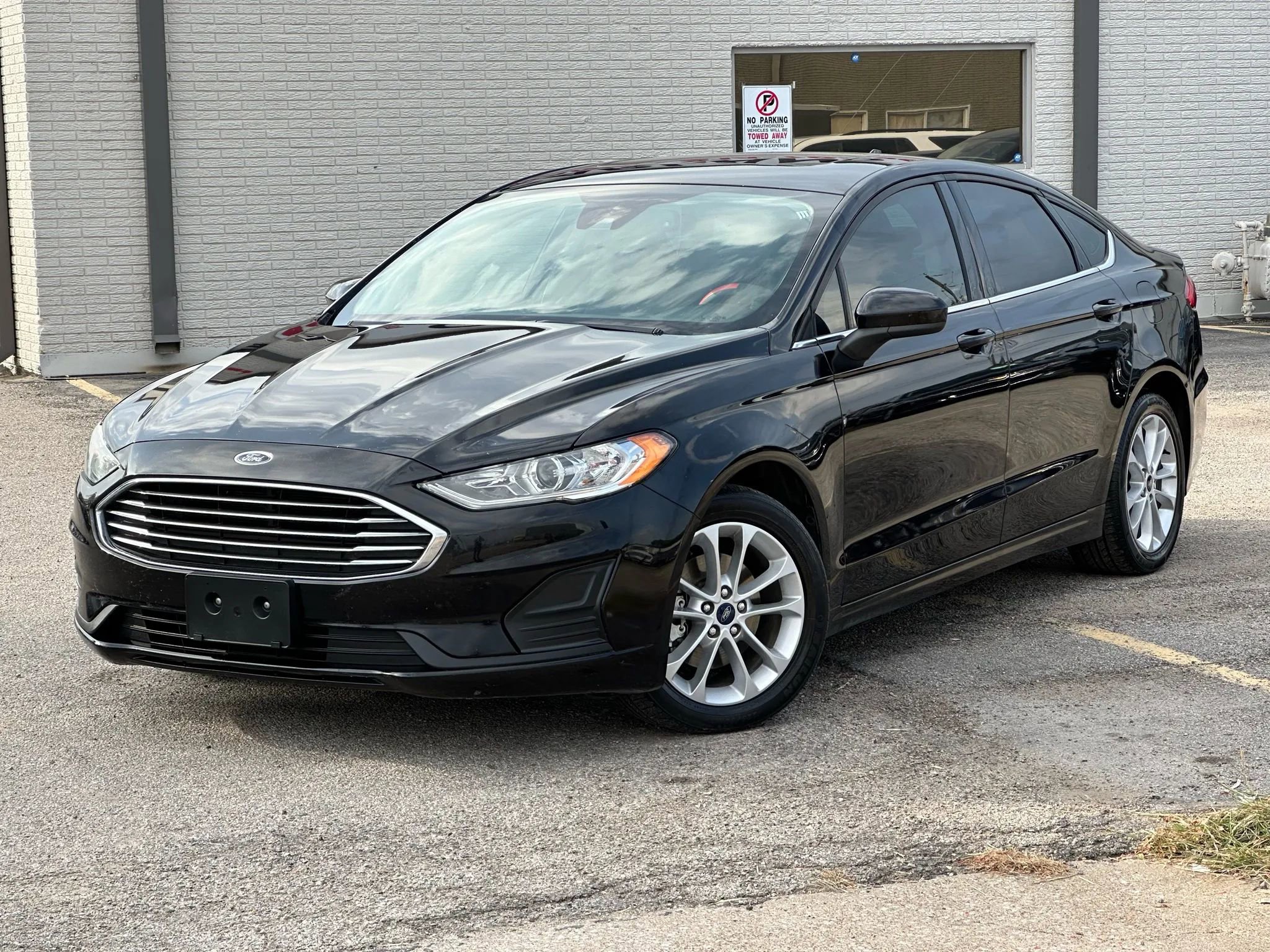 Used 2020 Ford Fusion SE image 2
