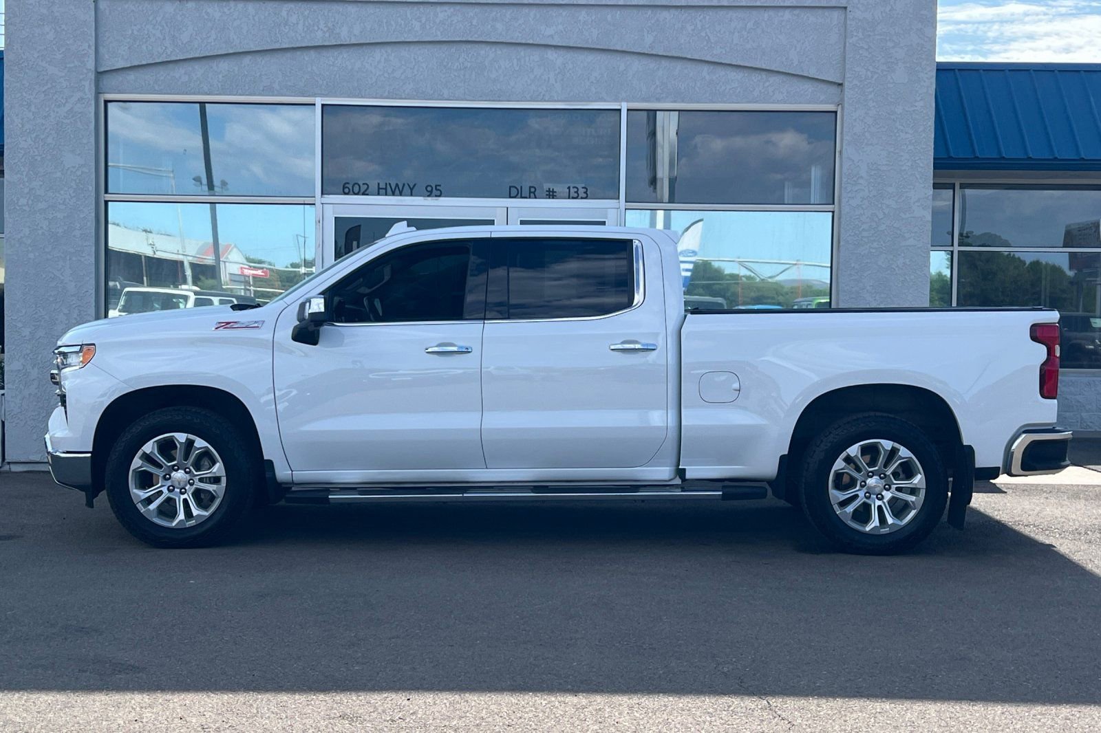 Used 2023 Chevrolet Silverado 1500 LTZ w/ Technology Package image 8