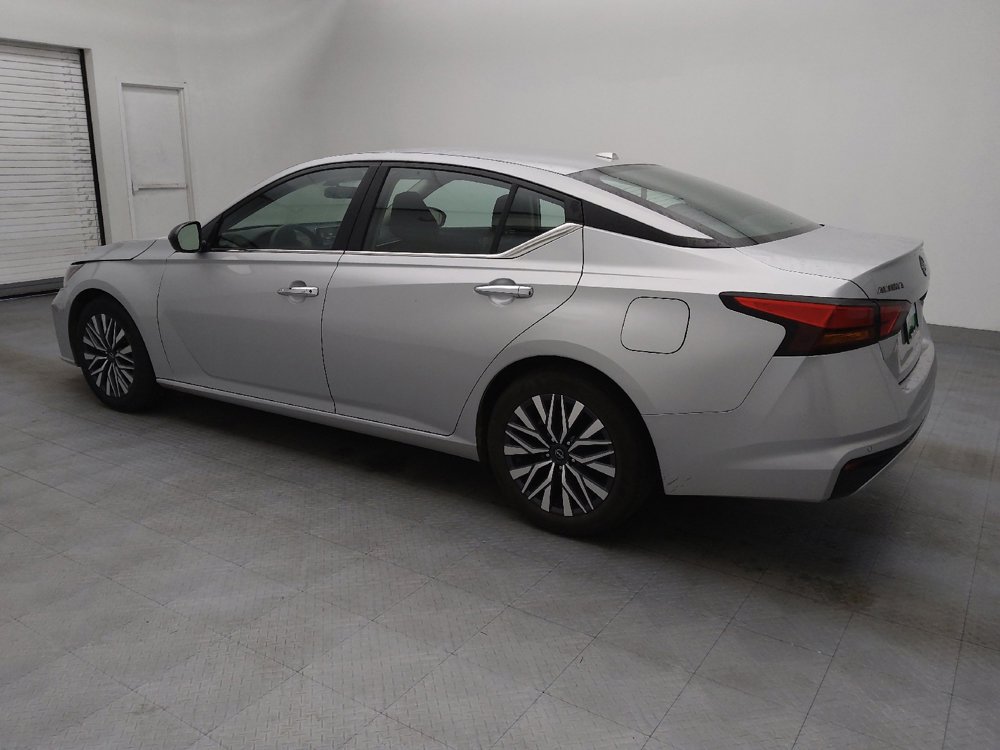 Used 2024 Nissan Altima 2.5 SV image 3