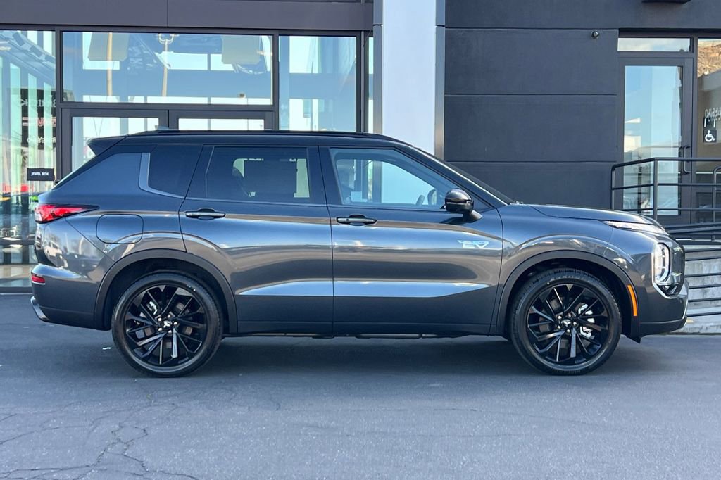 New 2025 Mitsubishi Outlander SEL Black Edition image 4