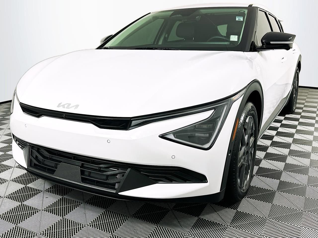 Used 2025 Kia EV6 Light w/ Light LR Technology Package RWD image 5