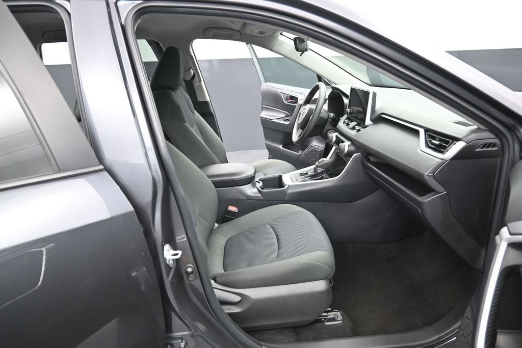 Used 2025 Toyota RAV4 LE AWD/4WD image 31