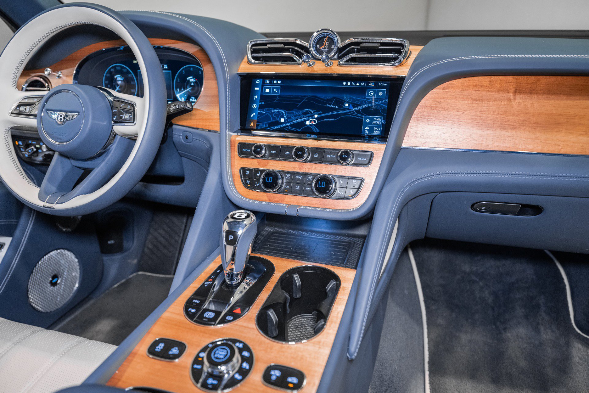 Used 2023 Bentley Bentayga image 33