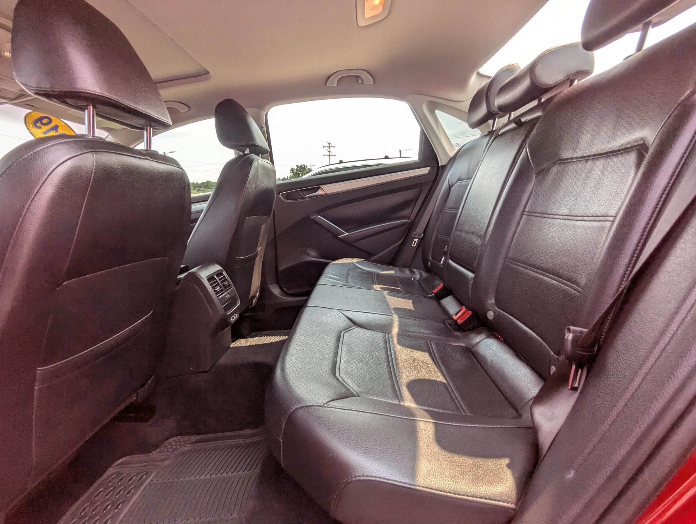 Used 2019 Volkswagen Passat 2.0T Wolfsburg w/ Wheels & Sunroof Package FWD image 10
