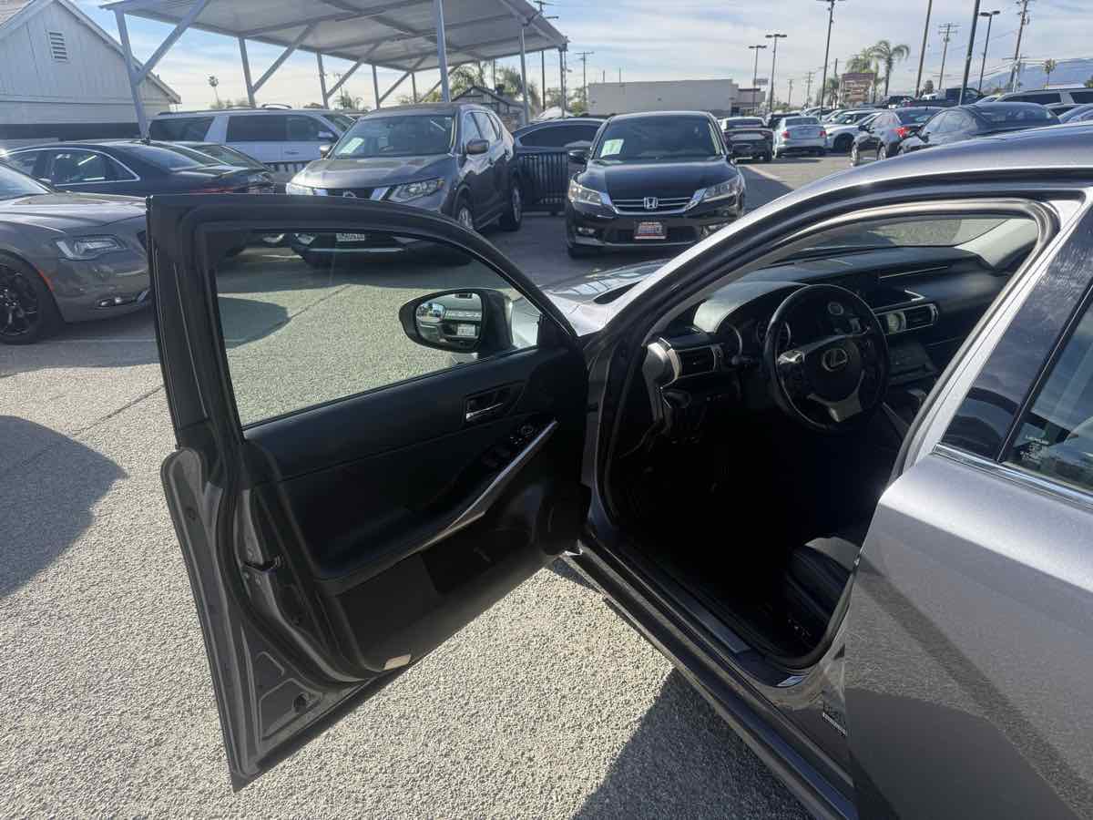 Used 2016 Lexus IS 200t image 5