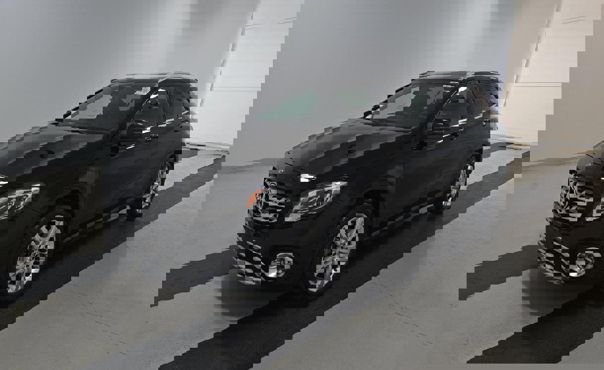 Used 2020 Mercedes-Benz GLA 250 4MATIC w/ Premium Package image 1