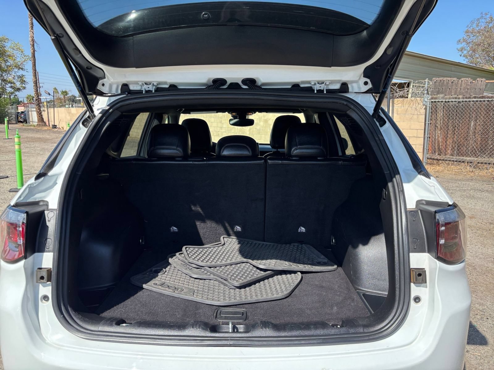 Used 2025 Jeep Compass Trailhawk AWD/4WD image 29