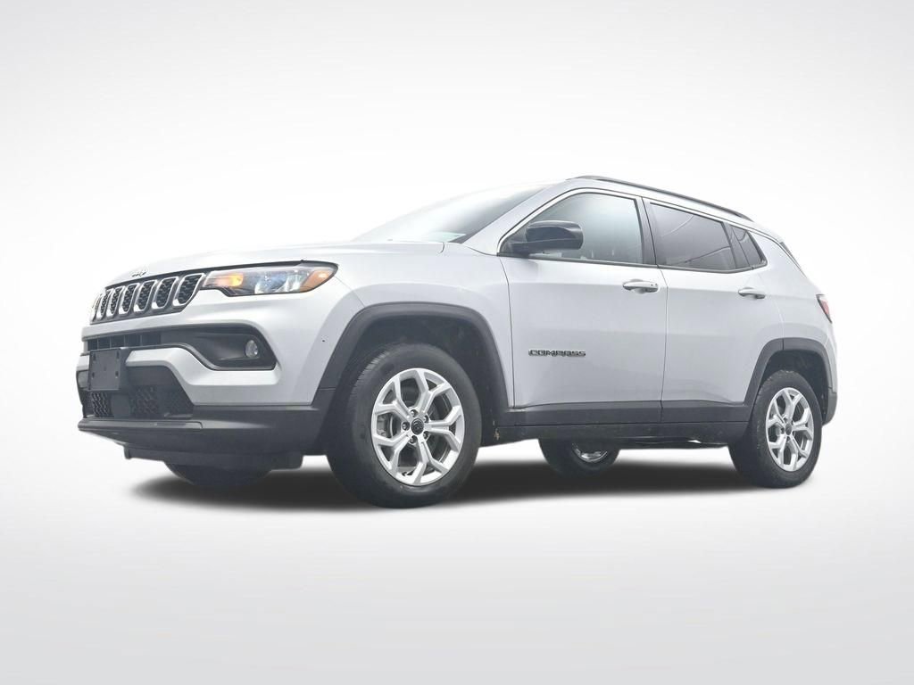 Used 2025 Jeep Compass Latitude image 29
