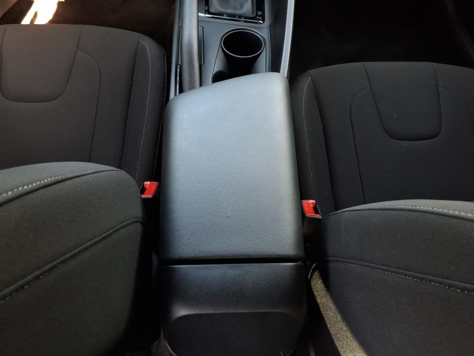 Certified 2025 Hyundai Elantra Sport image 18