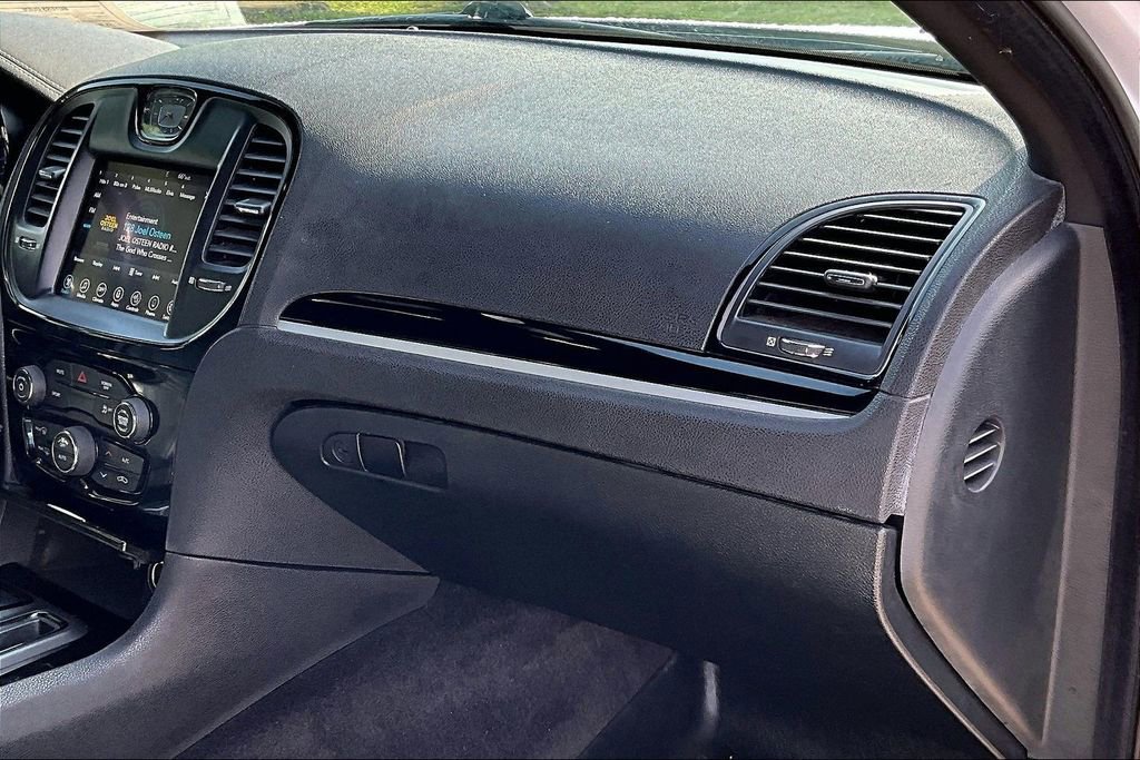 Used 2017 Chrysler 300 S AWD/4WD image 13