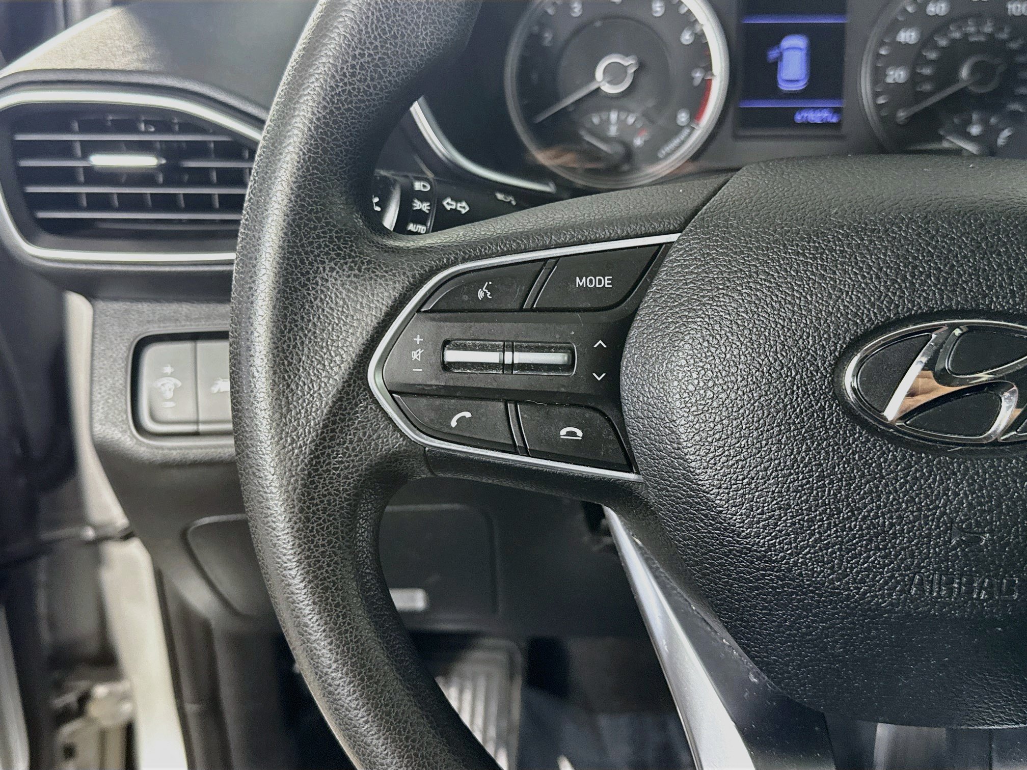 Used 2020 Hyundai Santa Fe SE AWD/4WD image 14