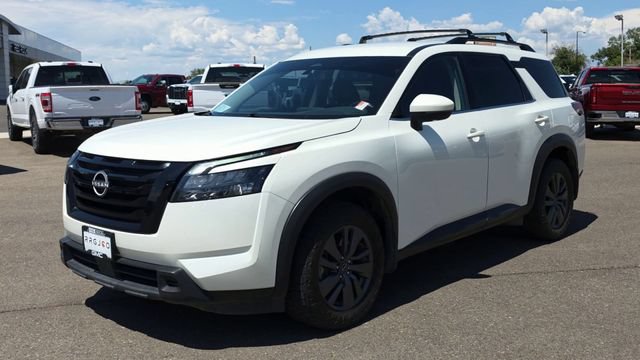 Used 2023 Nissan Pathfinder SV w/ SV Black Package AWD/4WD image 4