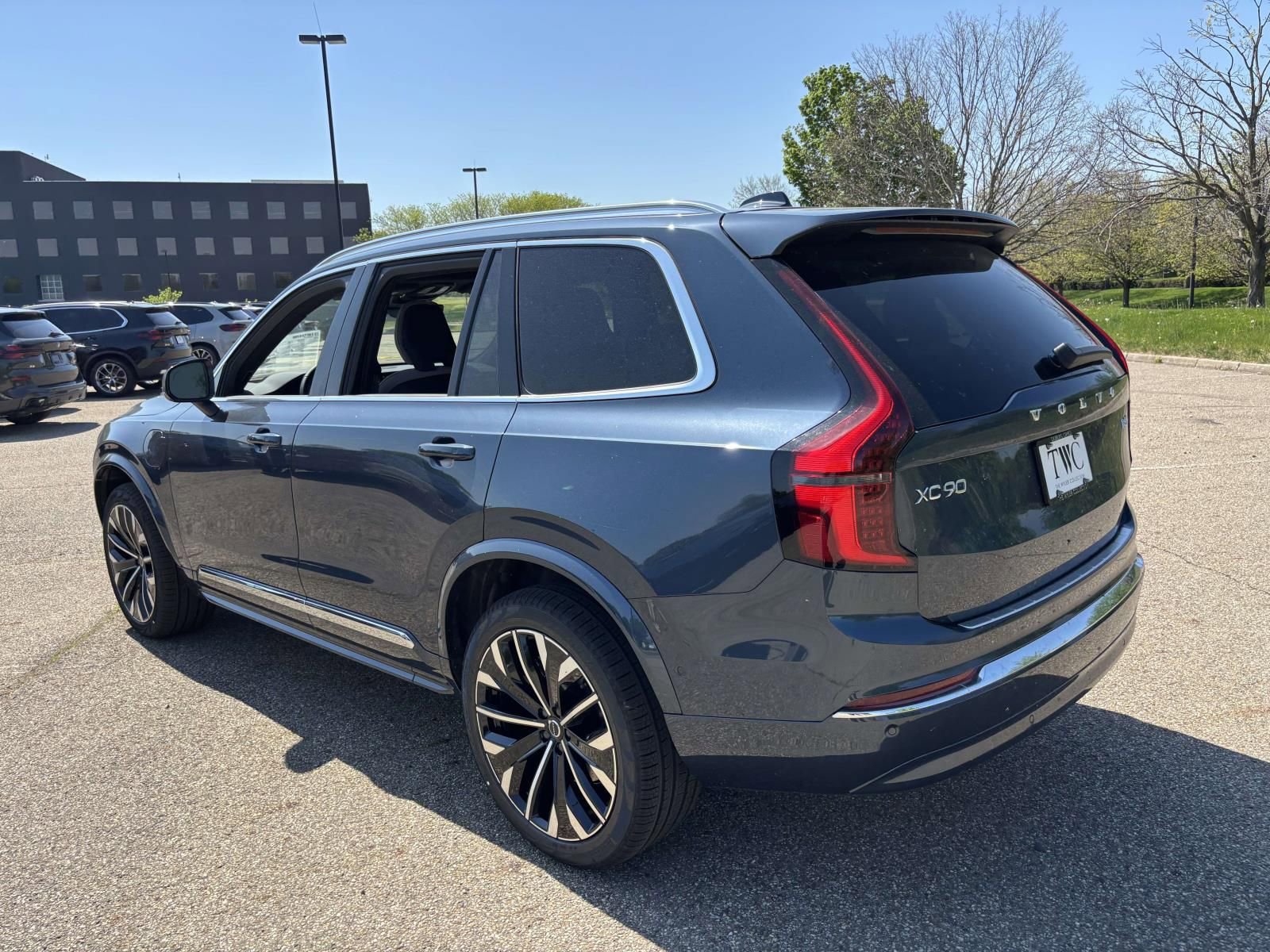 New 2026 Volvo XC90 T8 Plus w/ Protection Package Premier AWD/4WD image 7