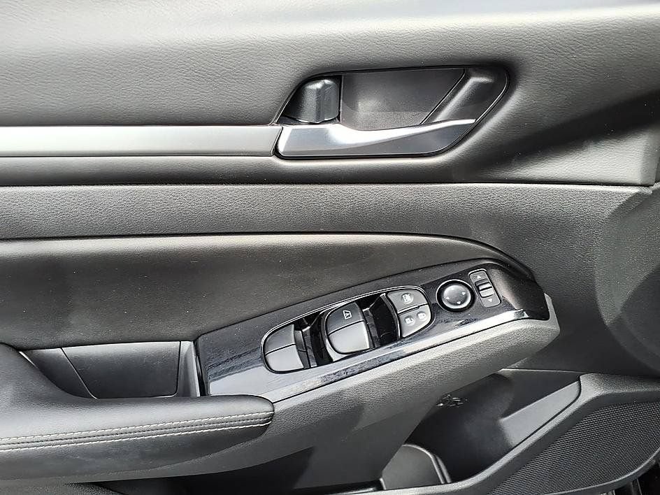 Used 2023 Nissan Altima 2.5 SV FWD image 11