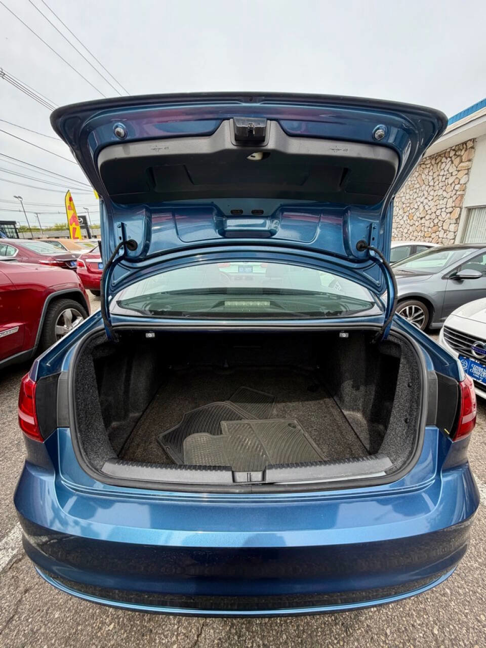 Used 2015 Volkswagen Jetta SE FWD image 16