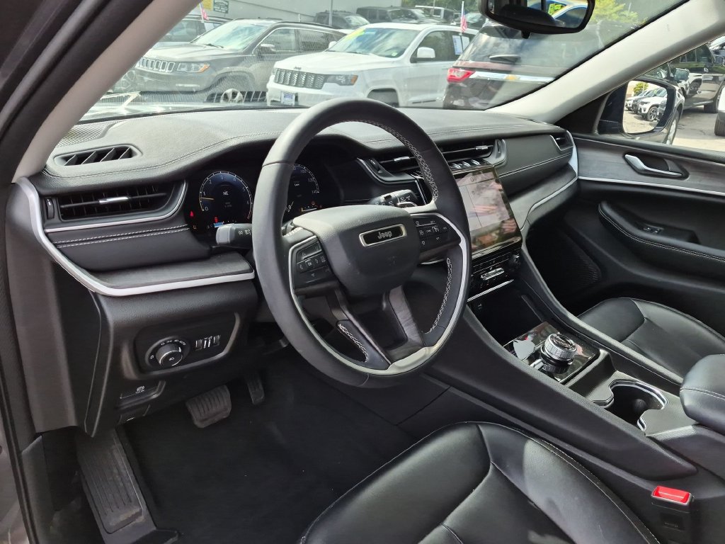 Used 2023 Jeep Grand Cherokee Limited AWD/4WD image 12