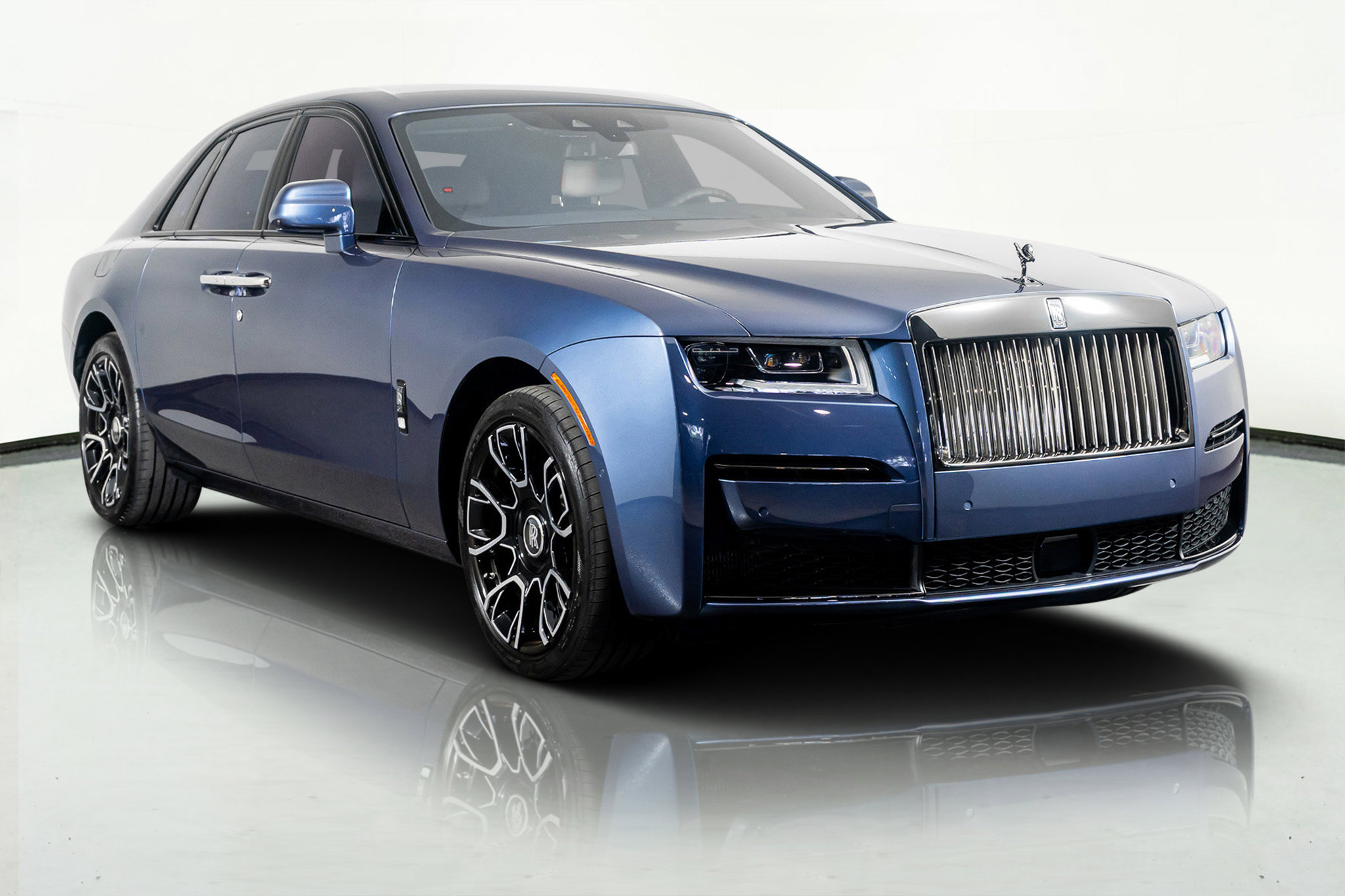 Used 2024 Rolls-Royce Ghost Black Badge w/ Black Badge Ghost Package image 4