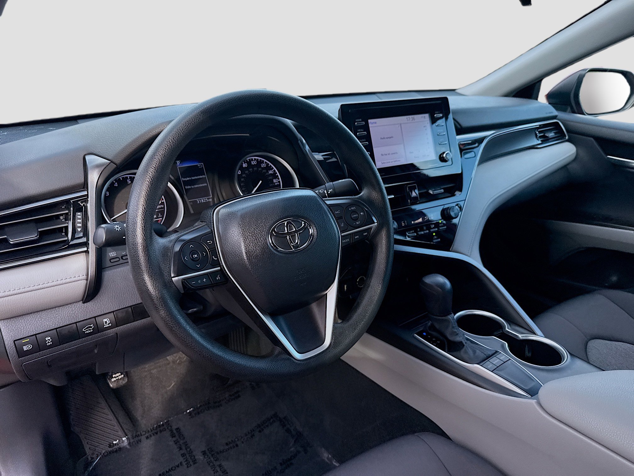 Used 2023 Toyota Camry LE image 7